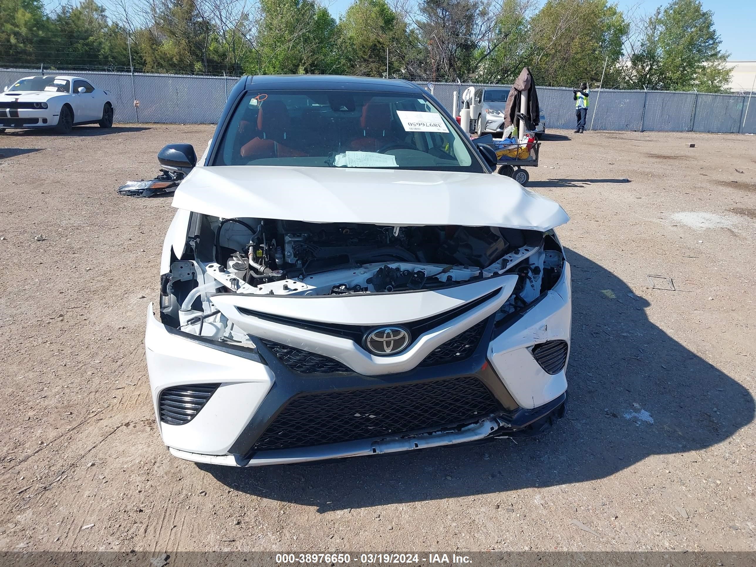 Photo 11 VIN: 4T1B61HK5KU238758 - TOYOTA CAMRY 