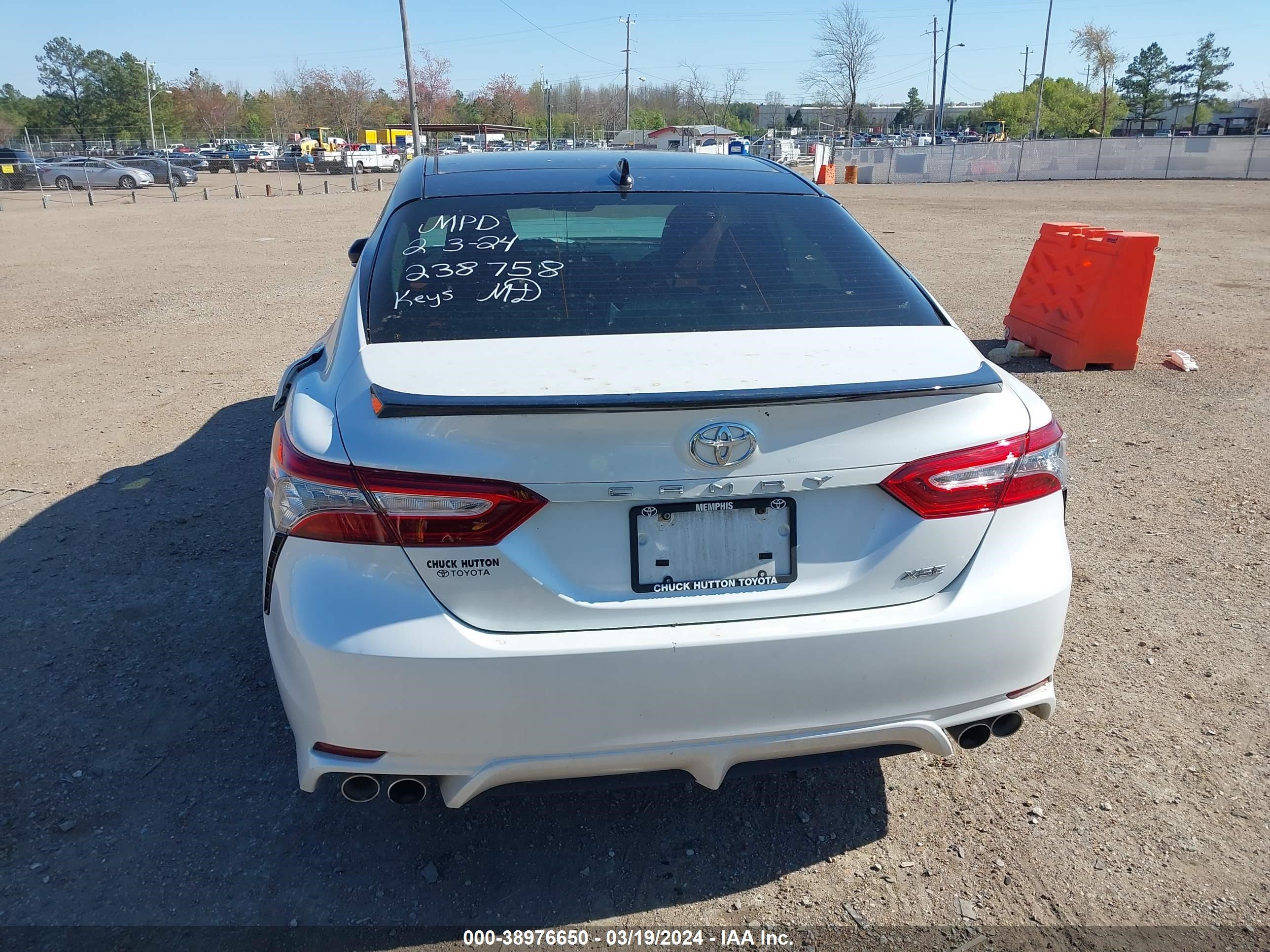 Photo 15 VIN: 4T1B61HK5KU238758 - TOYOTA CAMRY 