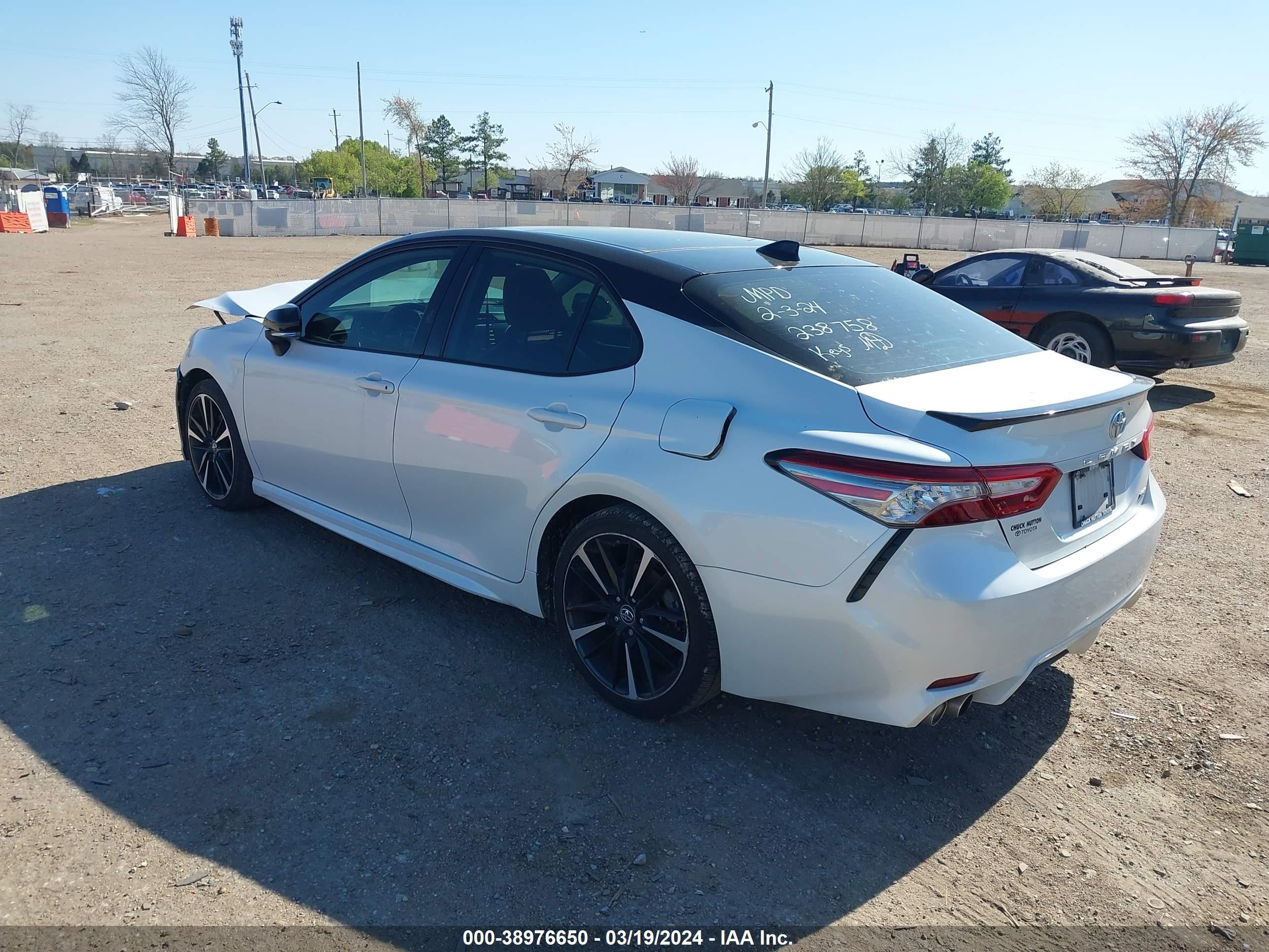 Photo 2 VIN: 4T1B61HK5KU238758 - TOYOTA CAMRY 