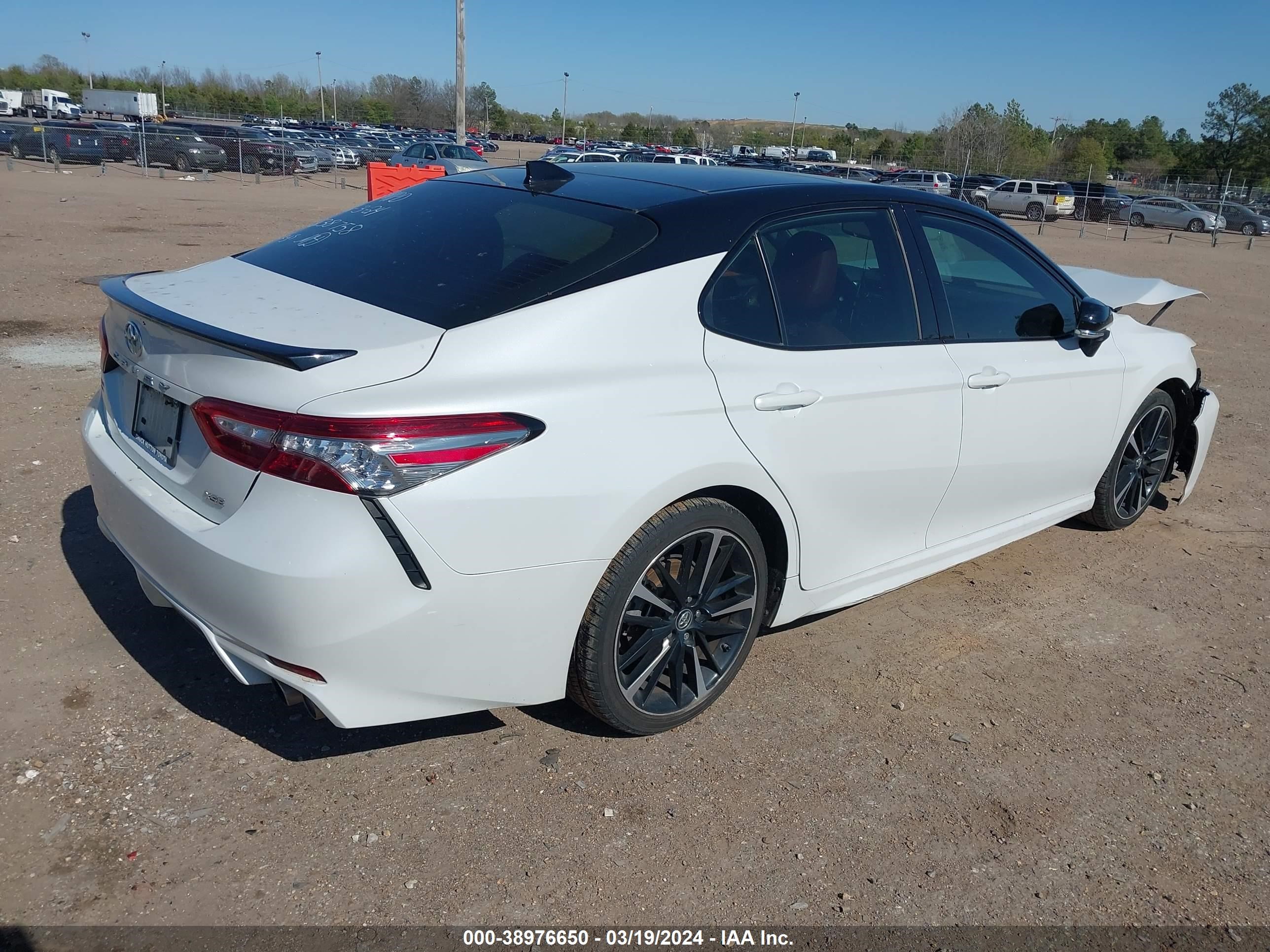 Photo 3 VIN: 4T1B61HK5KU238758 - TOYOTA CAMRY 