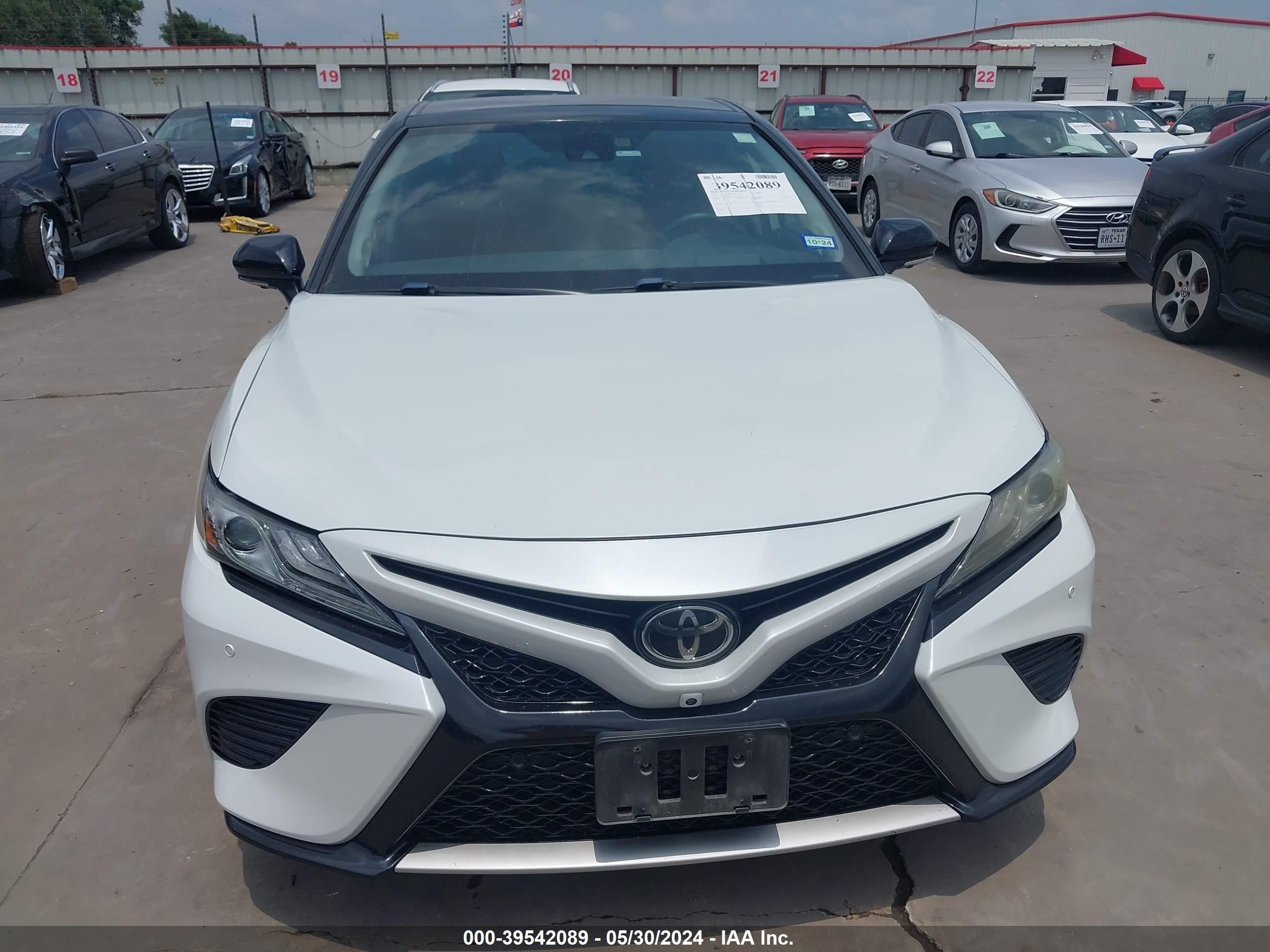 Photo 11 VIN: 4T1B61HK5KU263787 - TOYOTA CAMRY 