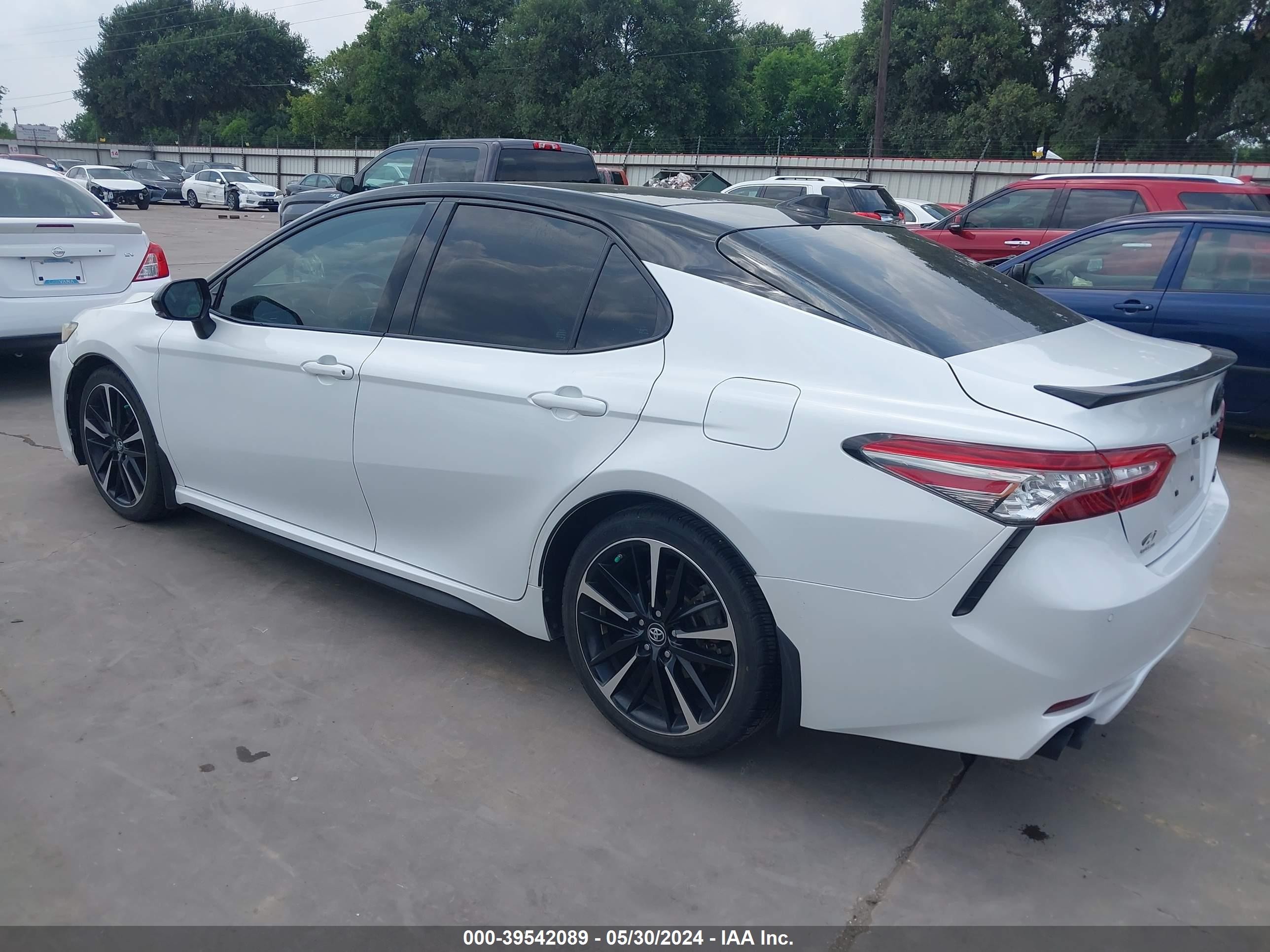 Photo 2 VIN: 4T1B61HK5KU263787 - TOYOTA CAMRY 