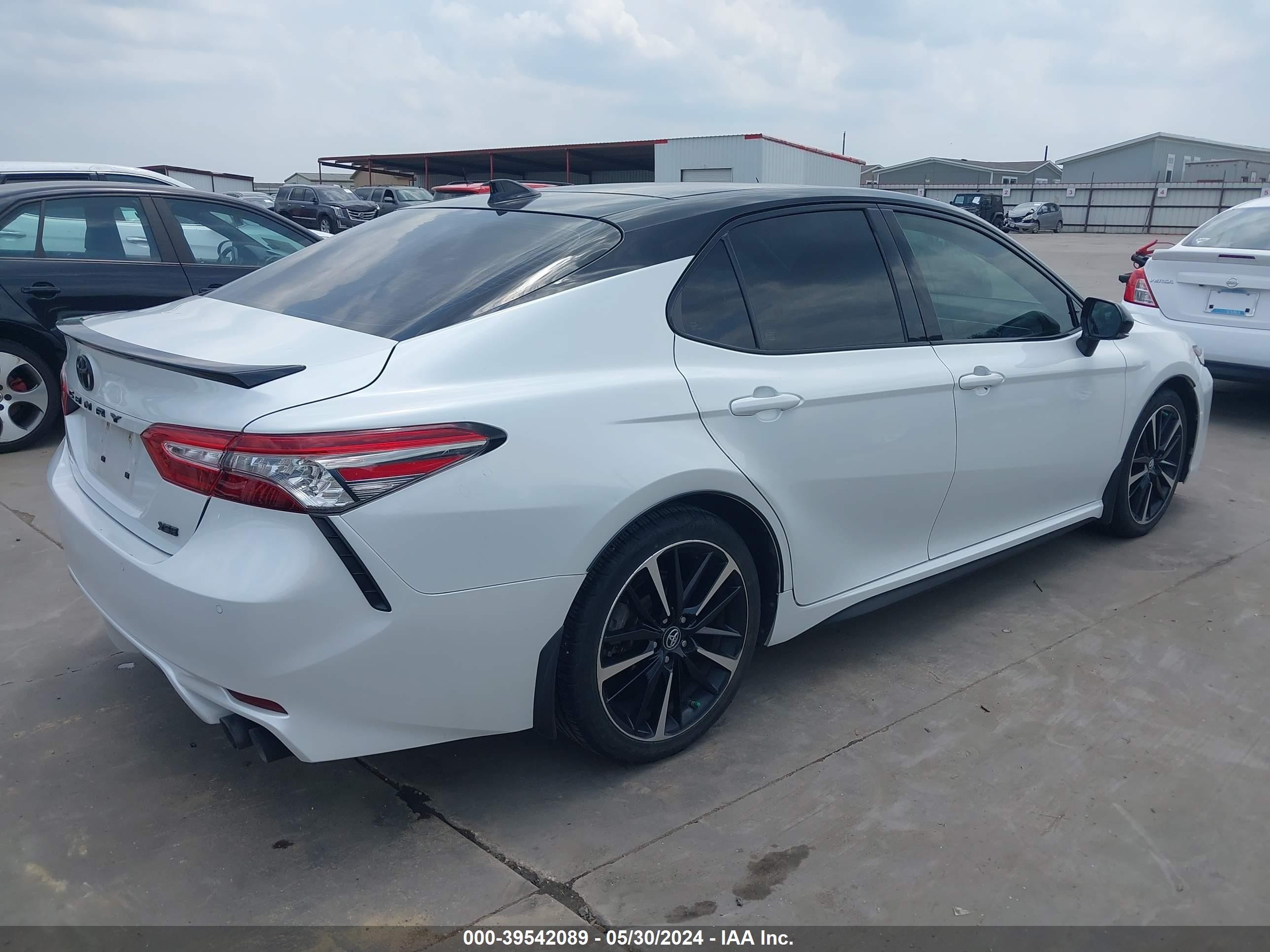 Photo 3 VIN: 4T1B61HK5KU263787 - TOYOTA CAMRY 