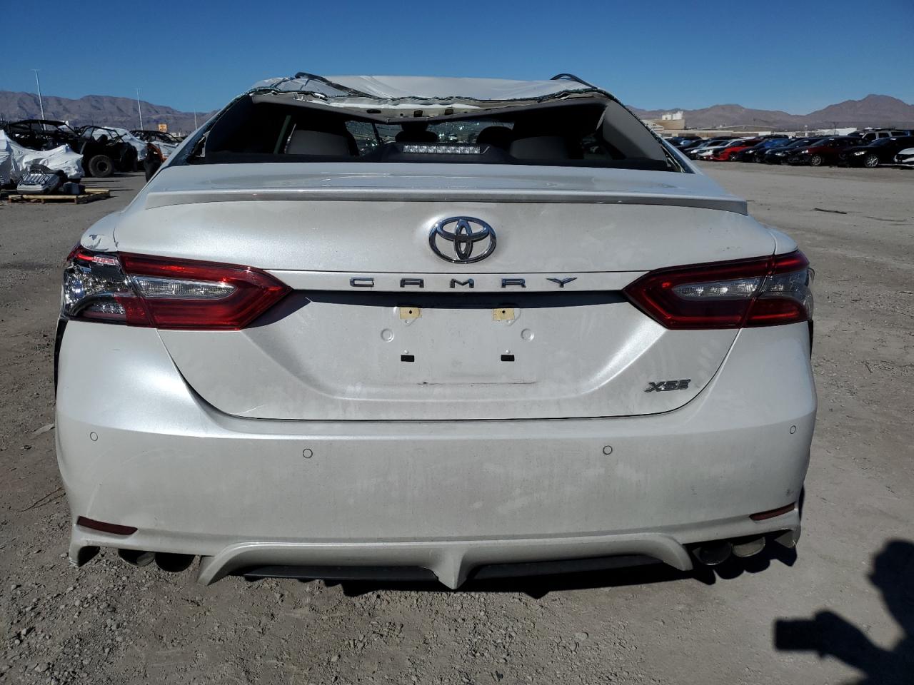 Photo 5 VIN: 4T1B61HK6JU010041 - TOYOTA CAMRY 