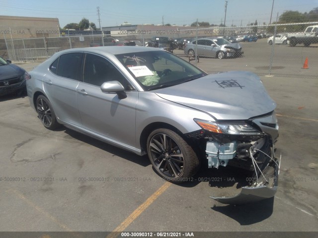 Photo 0 VIN: 4T1B61HK6JU018124 - TOYOTA CAMRY 