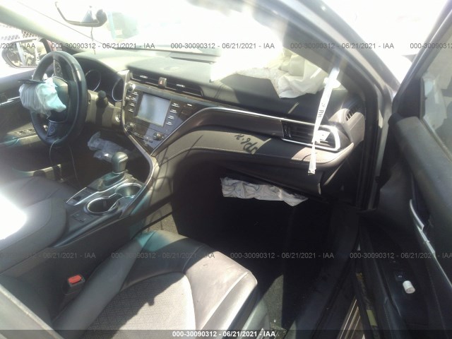 Photo 4 VIN: 4T1B61HK6JU018124 - TOYOTA CAMRY 