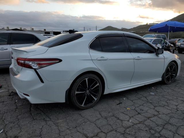 Photo 2 VIN: 4T1B61HK6JU030340 - TOYOTA CAMRY 