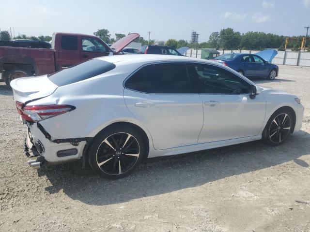 Photo 2 VIN: 4T1B61HK6JU117638 - TOYOTA CAMRY XSE 