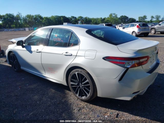 Photo 2 VIN: 4T1B61HK6JU134231 - TOYOTA CAMRY 