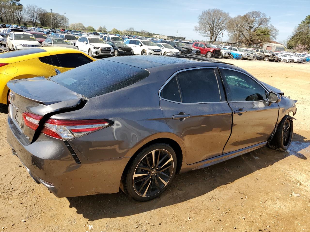 Photo 2 VIN: 4T1B61HK6JU135699 - TOYOTA CAMRY 