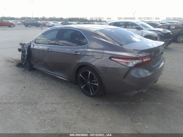 Photo 2 VIN: 4T1B61HK6JU518865 - TOYOTA CAMRY 