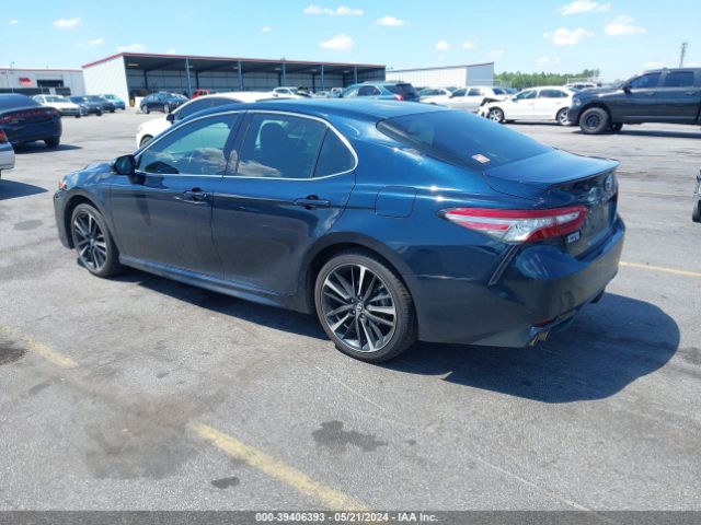 Photo 2 VIN: 4T1B61HK6JU662741 - TOYOTA CAMRY 