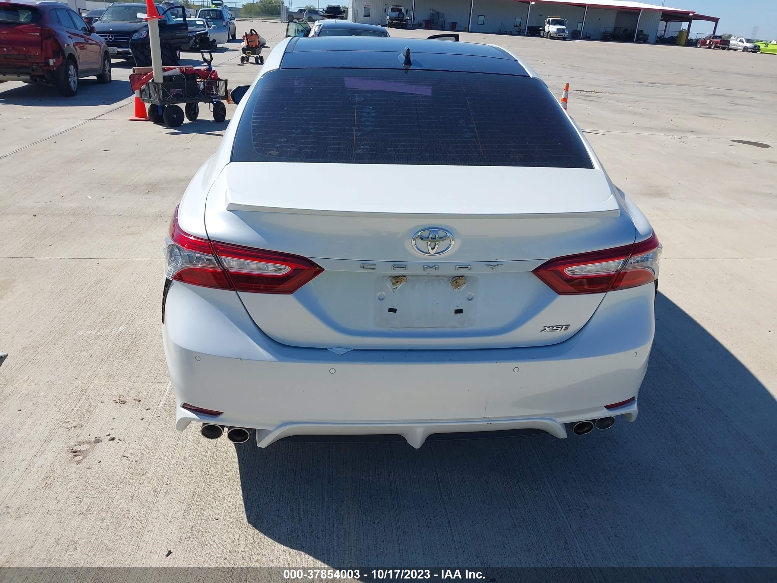 Photo 16 VIN: 4T1B61HK6KU845784 - TOYOTA CAMRY 