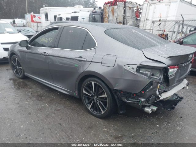 Photo 2 VIN: 4T1B61HK7JU050595 - TOYOTA CAMRY 