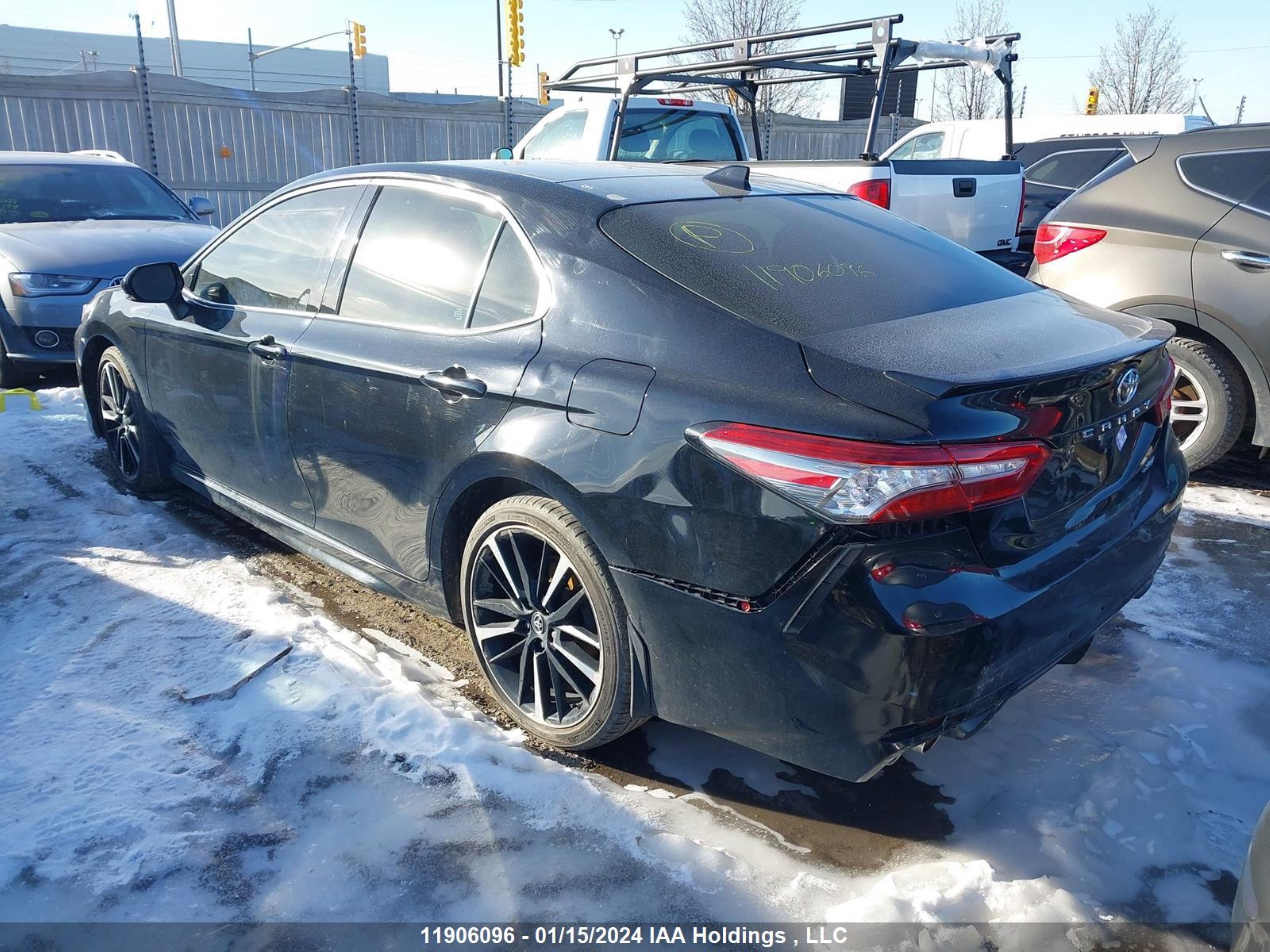 Photo 2 VIN: 4T1B61HK7JU059121 - TOYOTA CAMRY 