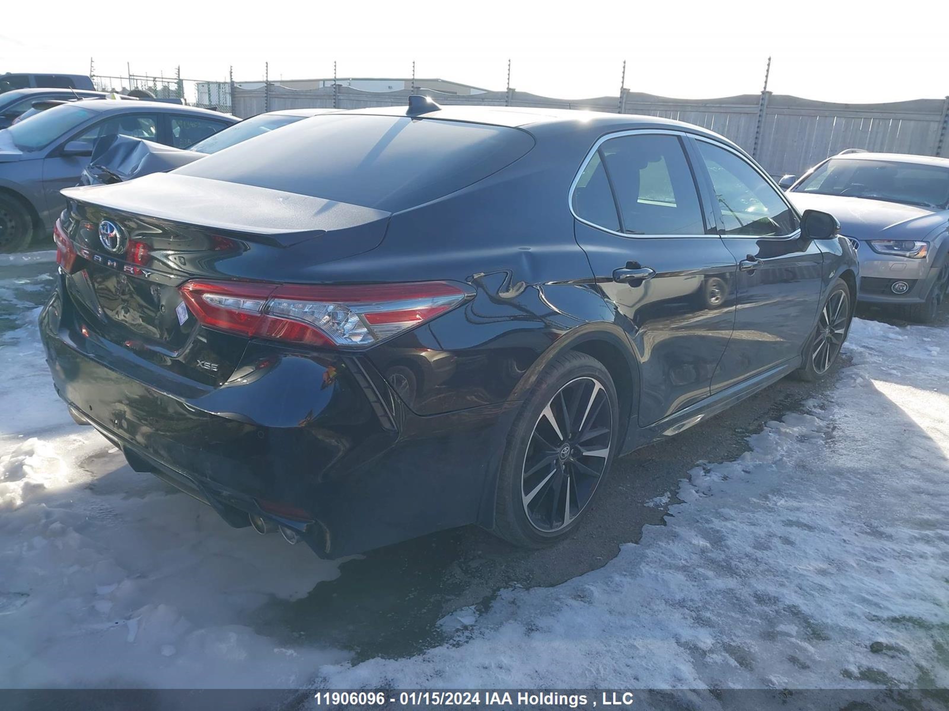 Photo 3 VIN: 4T1B61HK7JU059121 - TOYOTA CAMRY 