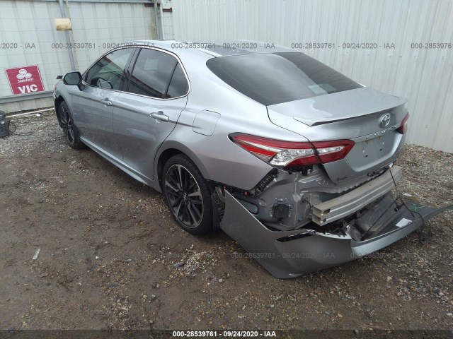 Photo 2 VIN: 4T1B61HK7JU077182 - TOYOTA CAMRY 