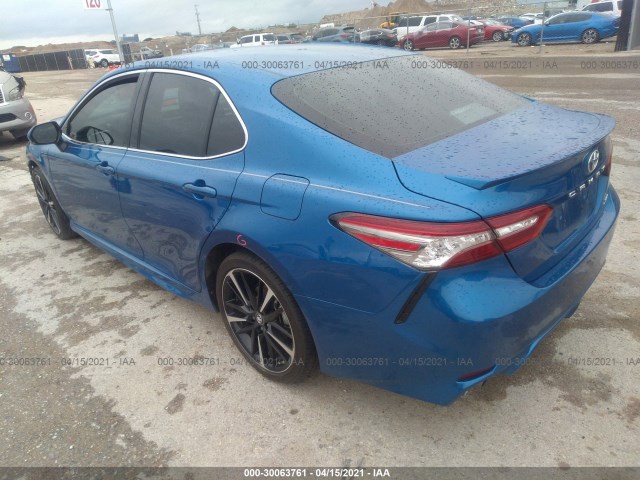 Photo 2 VIN: 4T1B61HK7JU082186 - TOYOTA CAMRY 