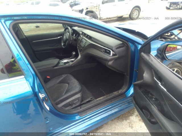 Photo 4 VIN: 4T1B61HK7JU082186 - TOYOTA CAMRY 