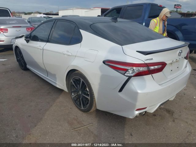 Photo 2 VIN: 4T1B61HK7JU121374 - TOYOTA CAMRY 