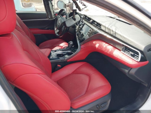 Photo 4 VIN: 4T1B61HK7JU121973 - TOYOTA CAMRY 