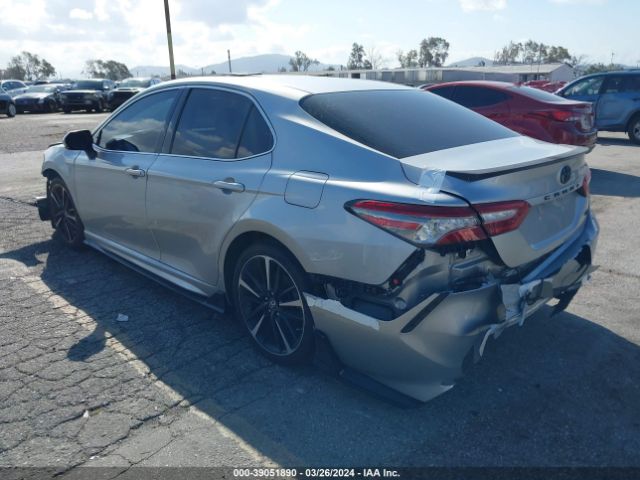 Photo 2 VIN: 4T1B61HK7JU123691 - TOYOTA CAMRY 