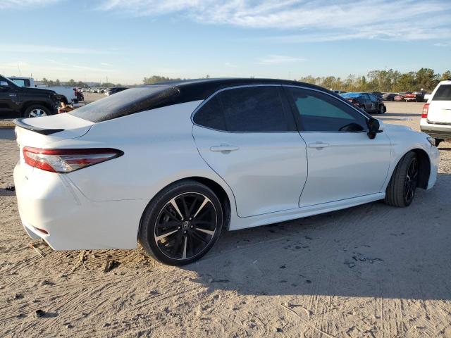 Photo 2 VIN: 4T1B61HK7JU138742 - TOYOTA CAMRY XSE 