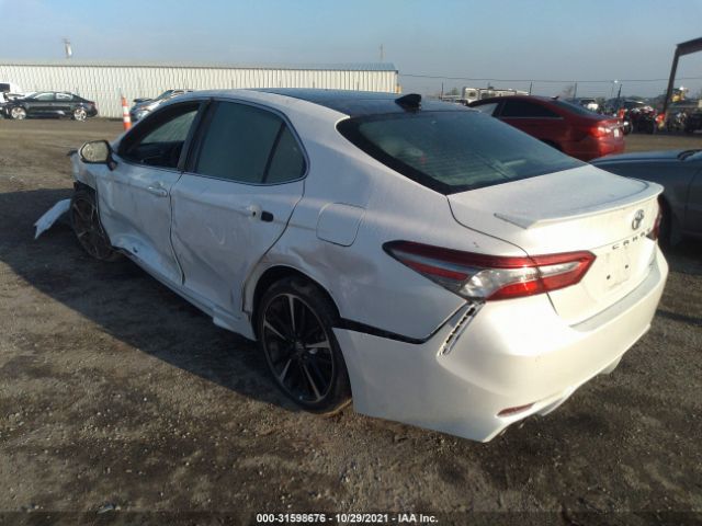 Photo 2 VIN: 4T1B61HK7JU670976 - TOYOTA CAMRY 