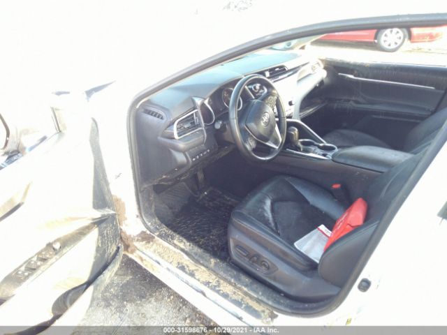 Photo 4 VIN: 4T1B61HK7JU670976 - TOYOTA CAMRY 