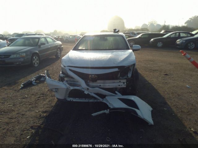 Photo 5 VIN: 4T1B61HK7JU670976 - TOYOTA CAMRY 