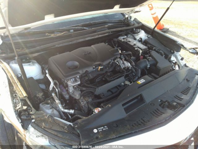 Photo 9 VIN: 4T1B61HK7JU670976 - TOYOTA CAMRY 