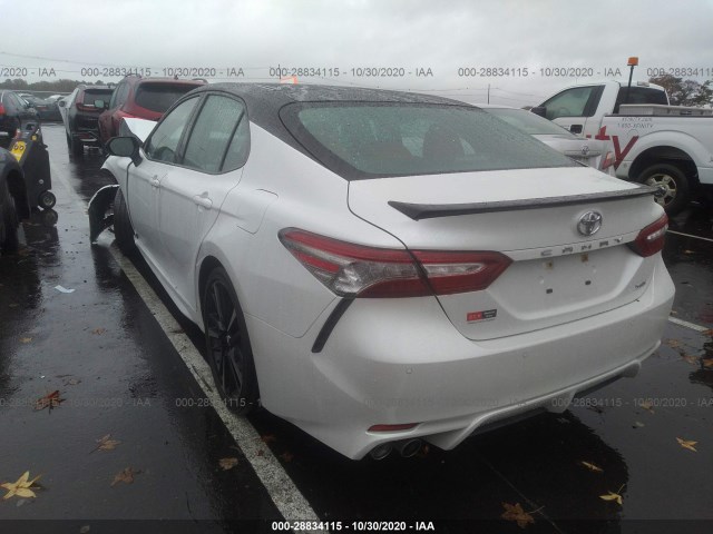 Photo 2 VIN: 4T1B61HK8JU037239 - TOYOTA CAMRY 