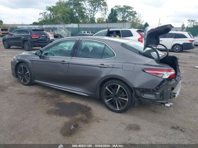 Photo 2 VIN: 4T1B61HK8JU059130 - TOYOTA CAMRY 