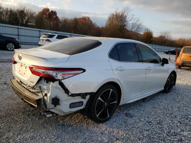 Photo 2 VIN: 4T1B61HK8JU077949 - TOYOTA CAMRY 