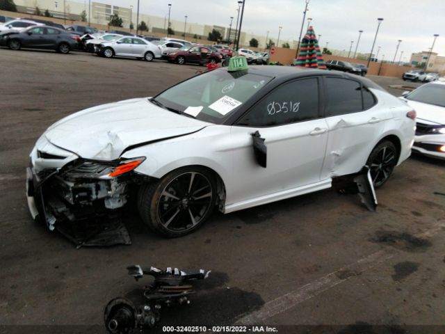 Photo 2 VIN: 4T1B61HK8JU086702 - TOYOTA CAMRY 