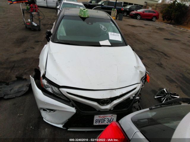 Photo 4 VIN: 4T1B61HK8JU086702 - TOYOTA CAMRY 