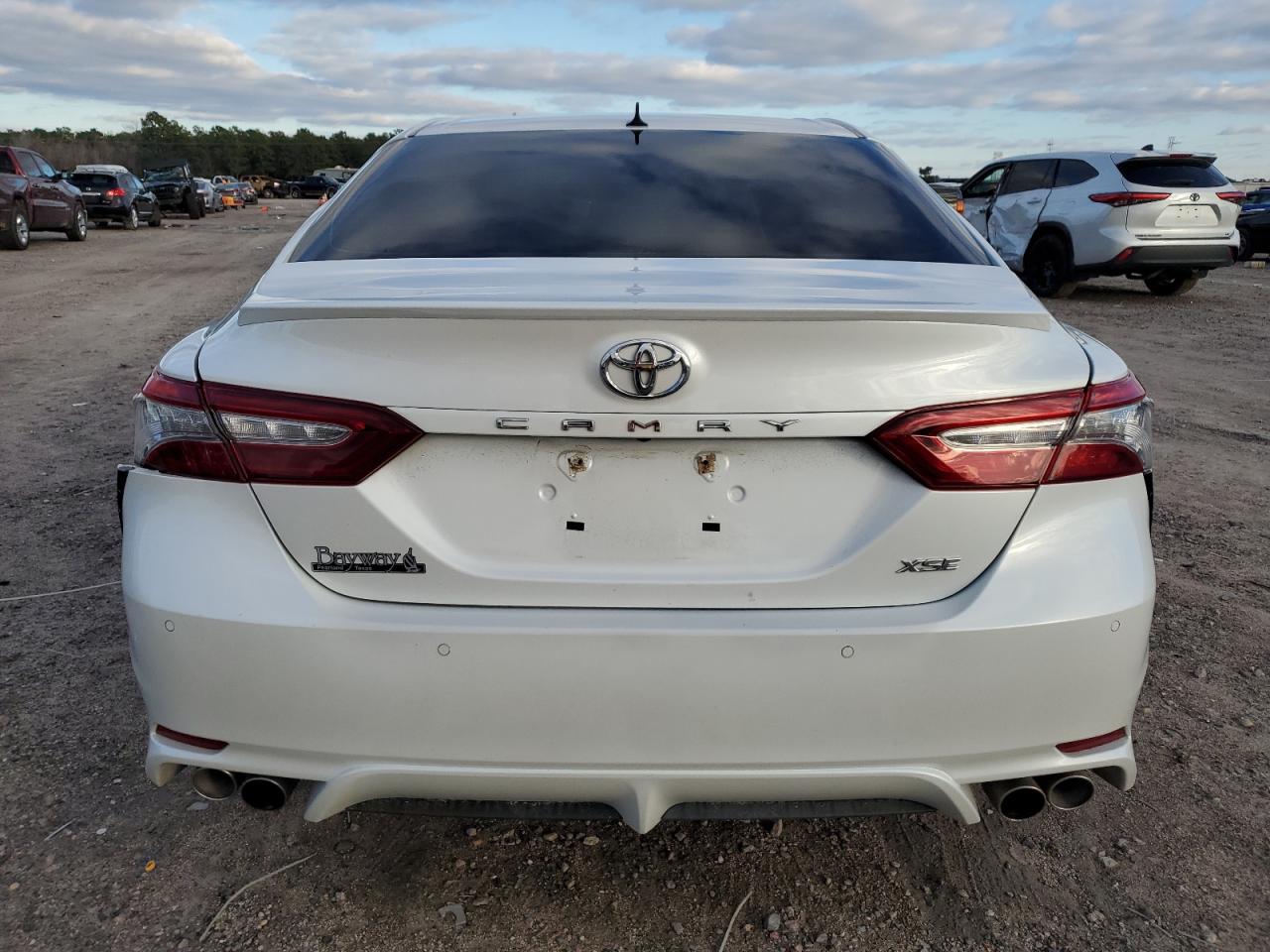 Photo 5 VIN: 4T1B61HK8JU108925 - TOYOTA CAMRY 