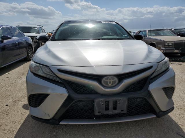 Photo 4 VIN: 4T1B61HK8JU113512 - TOYOTA CAMRY 