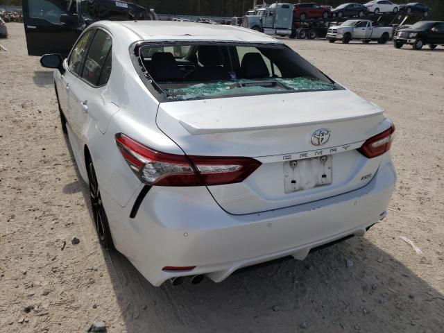 Photo 2 VIN: 4T1B61HK8JU123098 - TOYOTA CAMRY XSE 