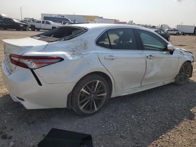 Photo 2 VIN: 4T1B61HK8JU123103 - TOYOTA CAMRY XSE 