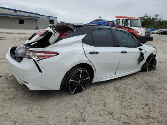 Photo 2 VIN: 4T1B61HK8JU124946 - TOYOTA CAMRY 