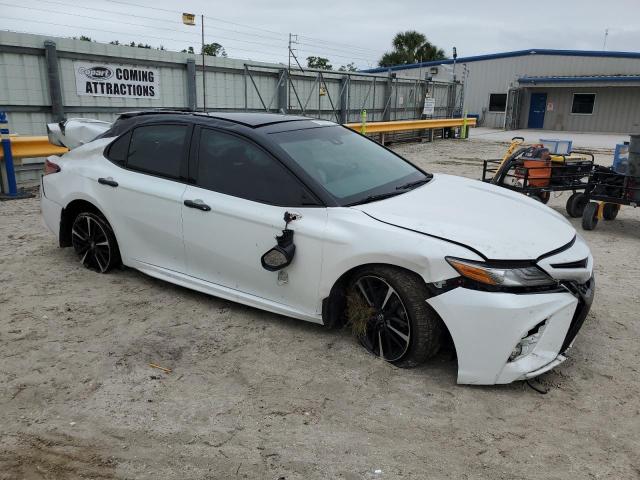 Photo 3 VIN: 4T1B61HK8JU124946 - TOYOTA CAMRY 