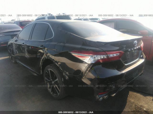 Photo 2 VIN: 4T1B61HK8JU135817 - TOYOTA CAMRY 