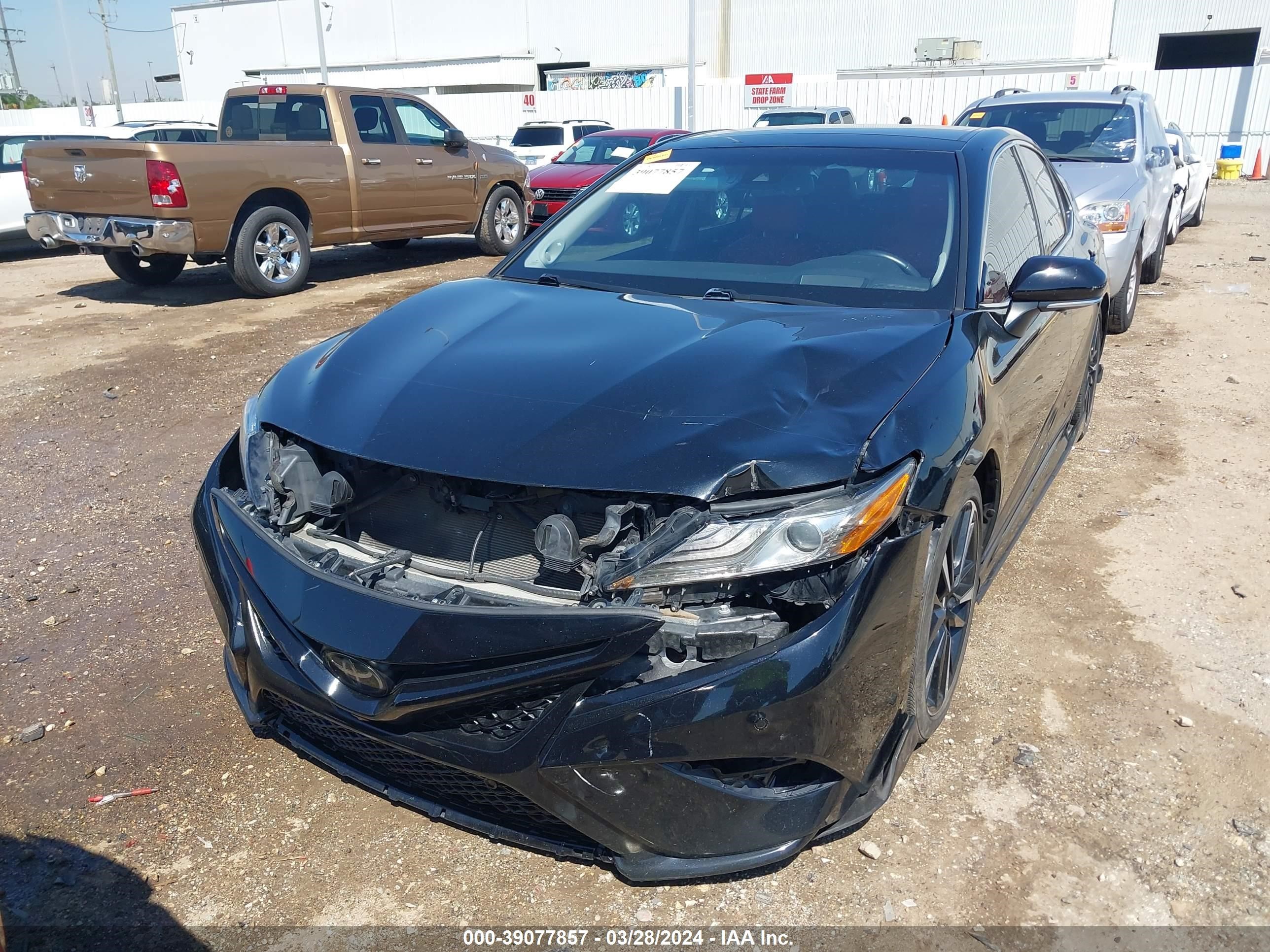 Photo 12 VIN: 4T1B61HK8JU153976 - TOYOTA CAMRY 