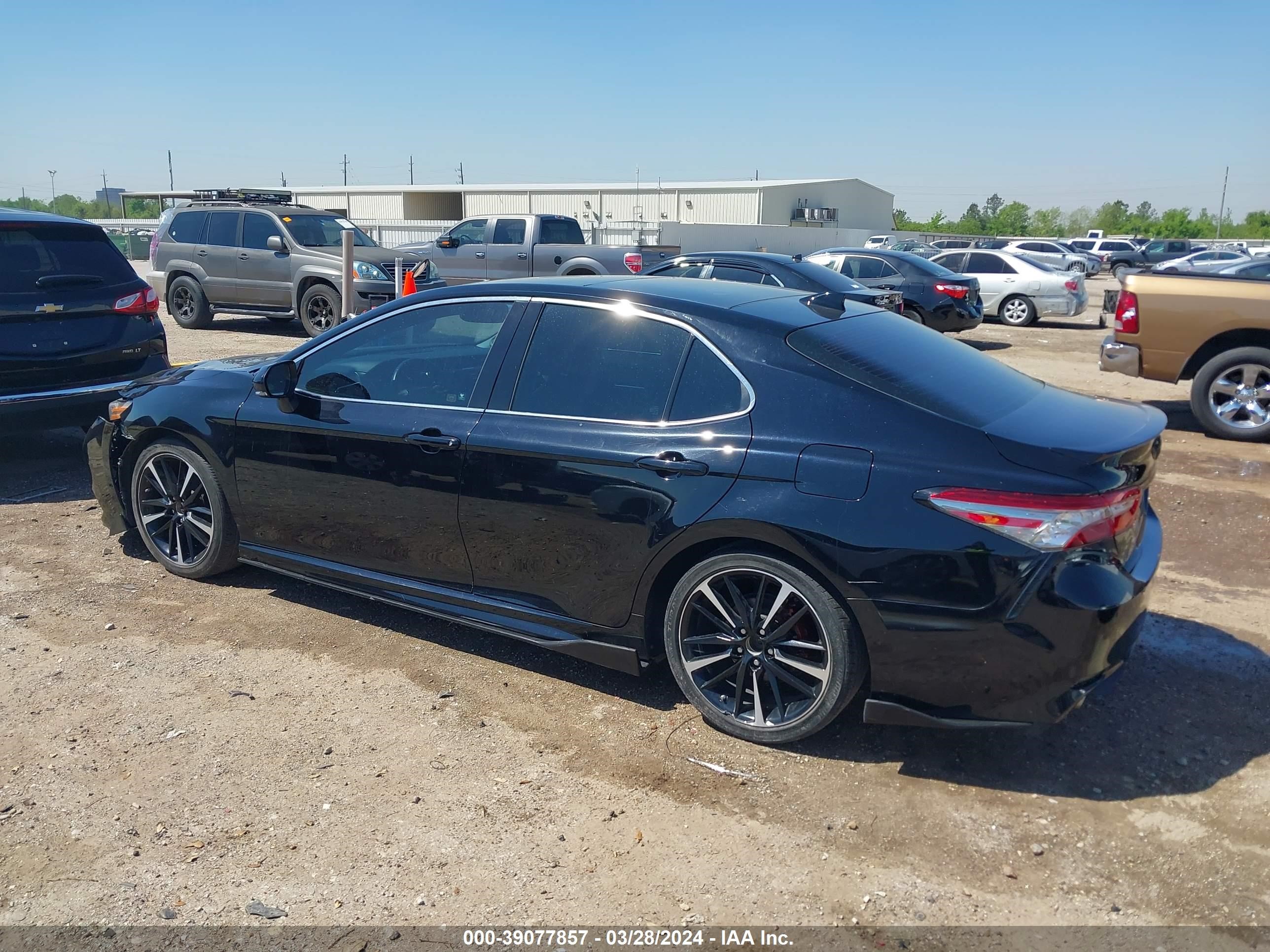 Photo 14 VIN: 4T1B61HK8JU153976 - TOYOTA CAMRY 