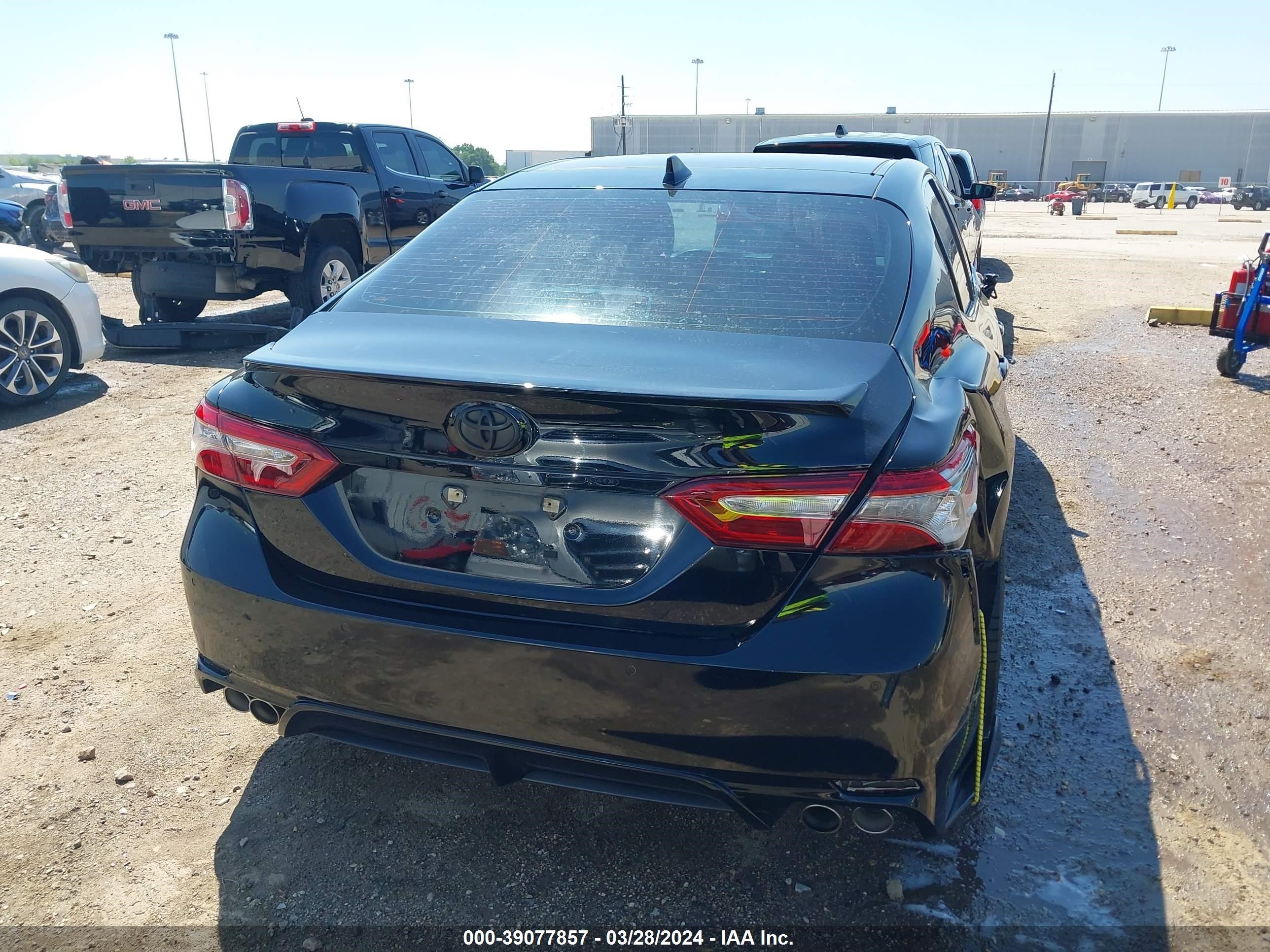 Photo 16 VIN: 4T1B61HK8JU153976 - TOYOTA CAMRY 