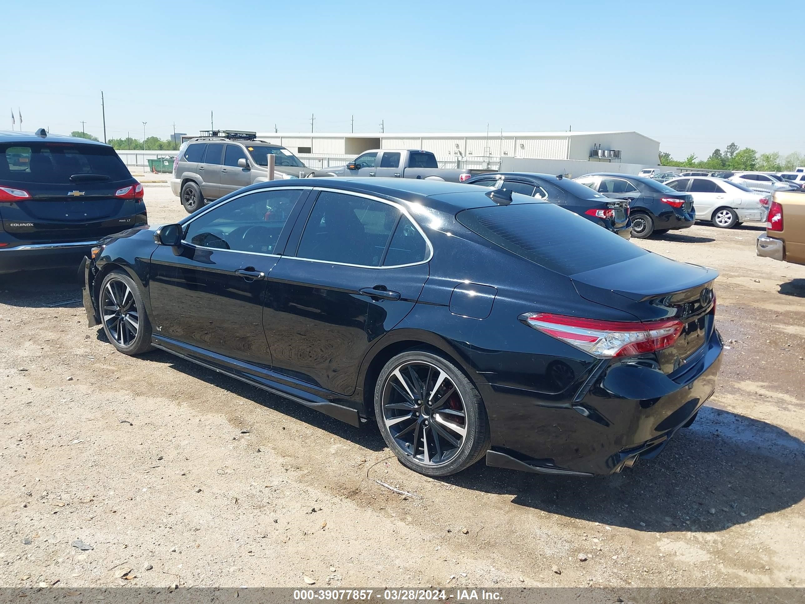 Photo 2 VIN: 4T1B61HK8JU153976 - TOYOTA CAMRY 