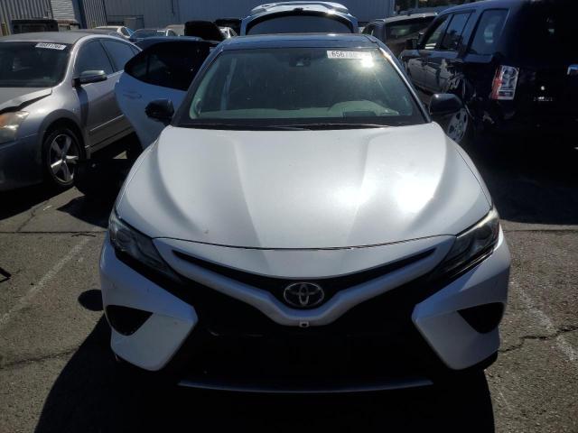 Photo 4 VIN: 4T1B61HK8KU269017 - TOYOTA CAMRY XSE 