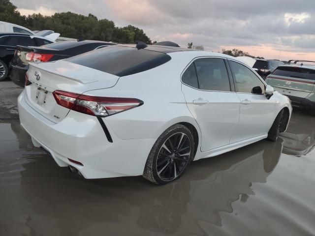 Photo 2 VIN: 4T1B61HK8KU741457 - TOYOTA CAMRY XSE 