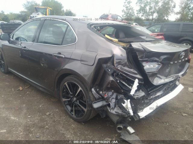 Photo 2 VIN: 4T1B61HK9JU036732 - TOYOTA CAMRY 